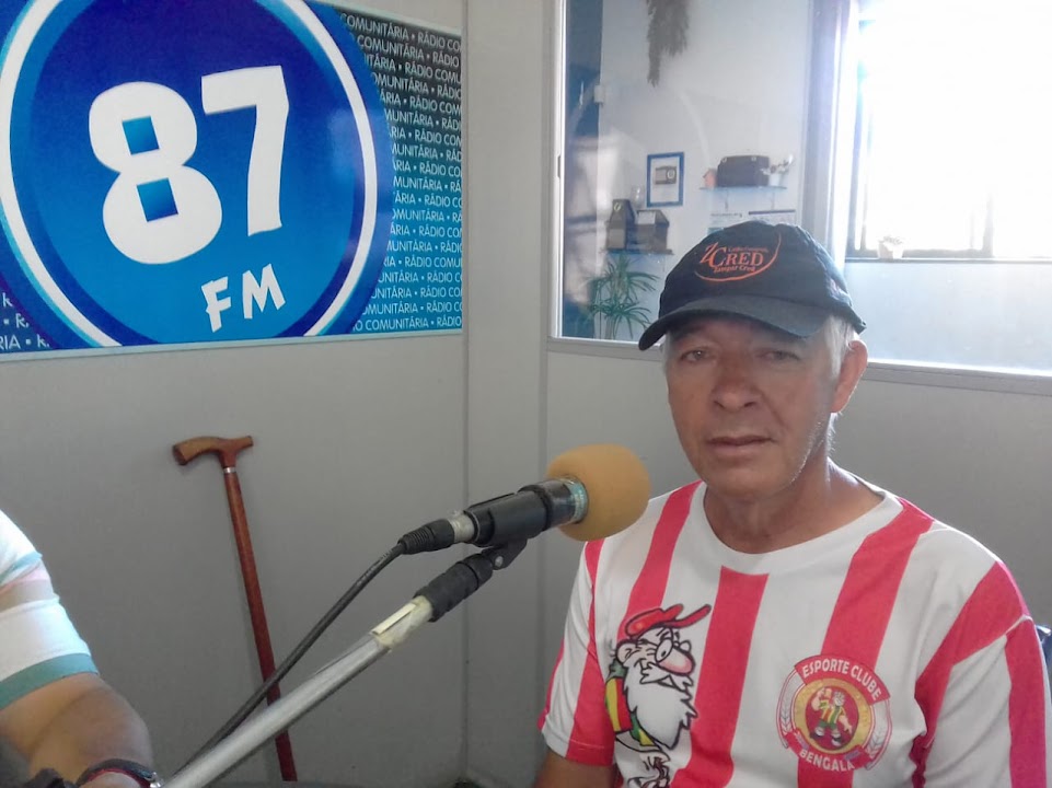 Carlos Miltião de Melo durante entrevista no programa "Esporte Total" sobre o E. C. Mogiana. (Foto: Arquivo 87 FM)